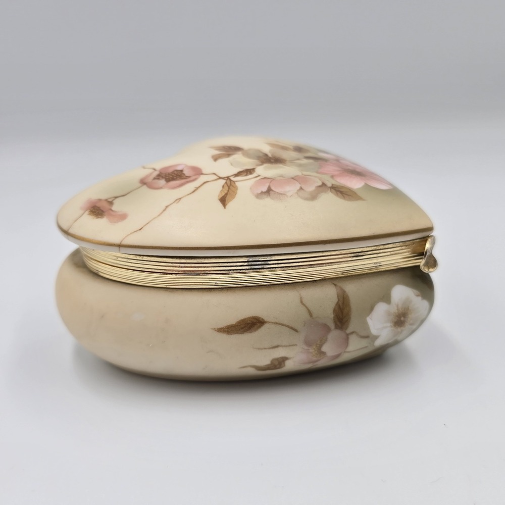 Victorian Garden Heart Trinket Box Dogwood Floral Hinged Porcelain Hummelwerk - Picture 3 of 13